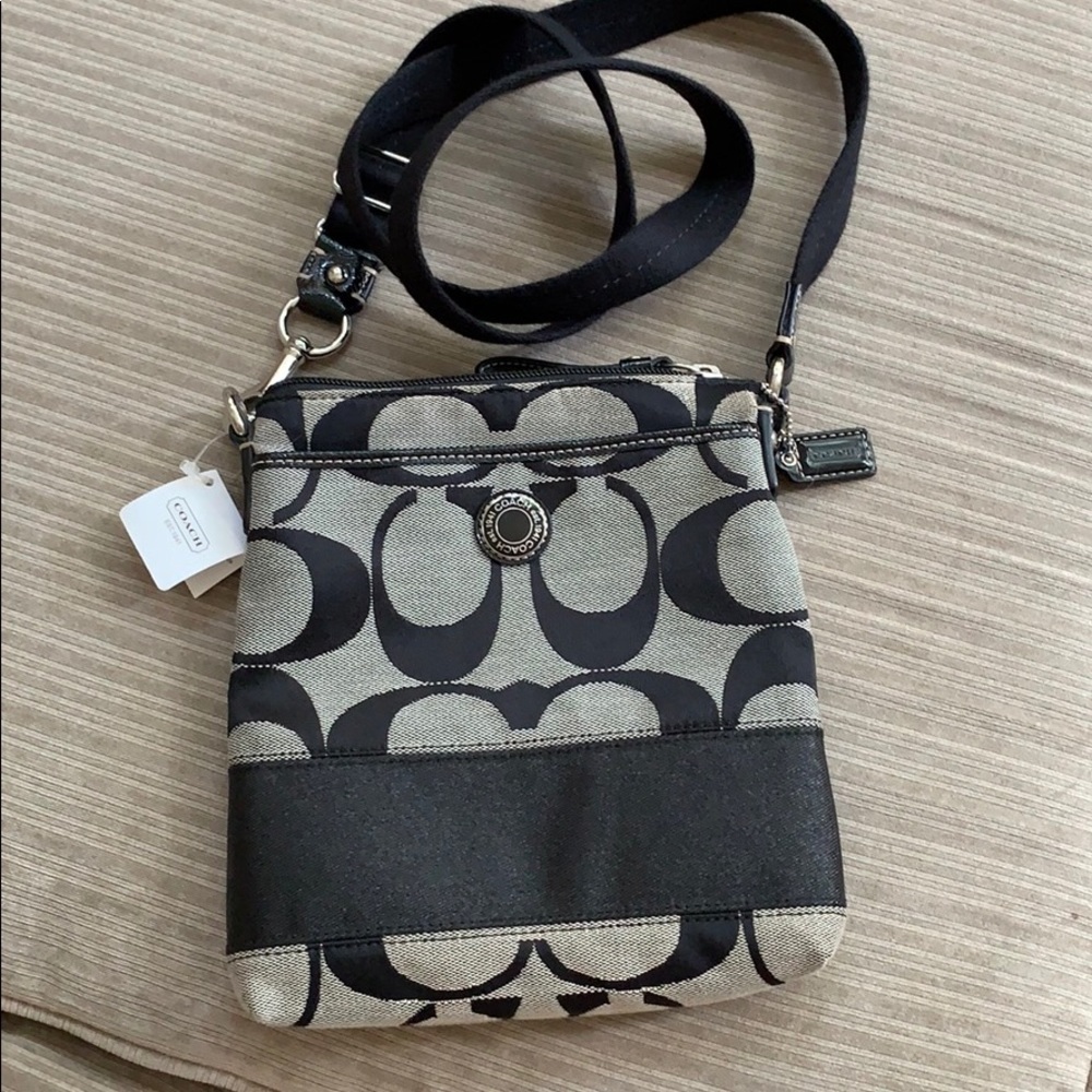 Coach handbag, never used, perfect size